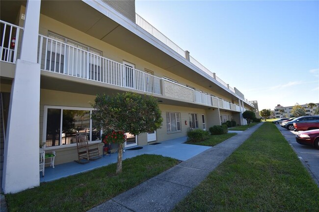 2391 Sumatran Way in Clearwater, FL - Building Photo - Building Photo