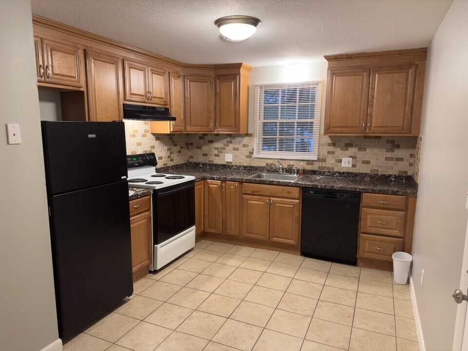 104 Ford St, Unit D in Methuen, MA - Building Photo