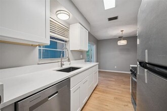 1509 N Donnelly St in Mount Dora, FL - Foto de edificio - Building Photo