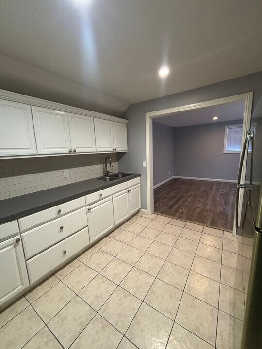 923 E 21st St, Unit Studio in Long Beach, CA - Building Photo