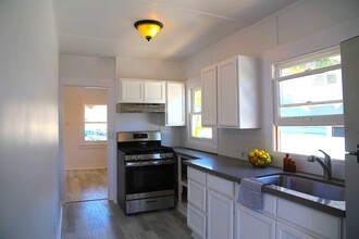 224 S Broadway in Redondo Beach, CA - Building Photo - Interior Photo