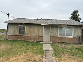 15933 W Hanford Armona Rd in Lemoore, CA - Building Photo