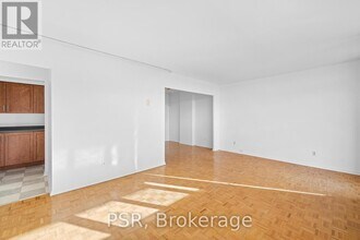 240 Markland Dr in Toronto, ON - Building Photo - Building Photo