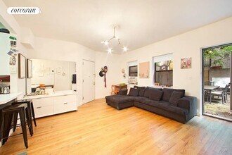 52 Spring St in New York, NY - Building Photo - Building Photo