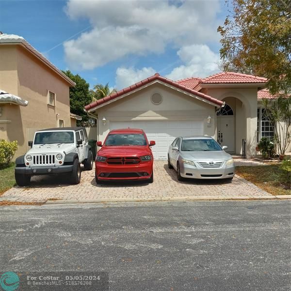 9847 NW 22nd St in Pembroke Pines, FL - Foto de edificio