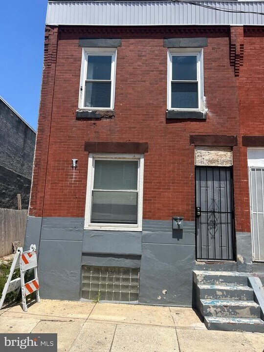 625 E Cornwall St in Philadelphia, PA - Building Photo