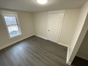 98 Pennsylvania Ave, Unit 2 in Binghamton, NY - Foto de edificio - Building Photo