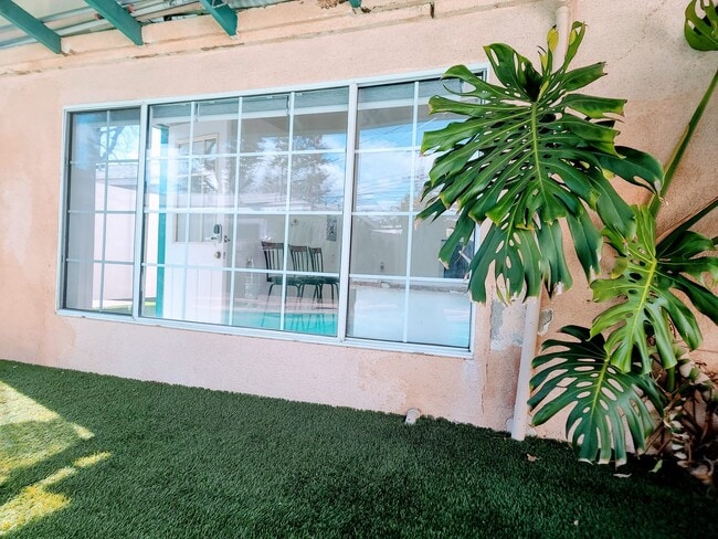 17737 Welby Way in Los Angeles, CA - Building Photo - Building Photo