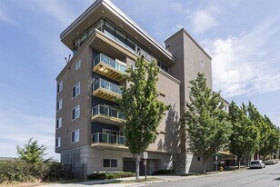 Mercerview Apartments in Seattle, WA - Building Photo
