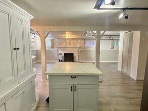 4714 38th Ave SW-Unit -B in Seattle, WA - Building Photo - Building Photo
