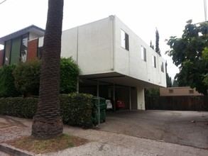 2120 Rodney Dr in Los Angeles, CA - Building Photo - Building Photo