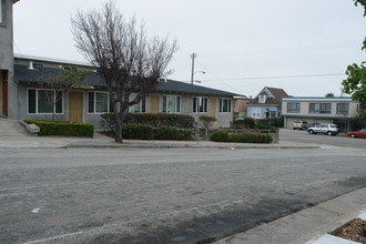 300 Locust Ave in South San Francisco, CA - Building Photo - Building Photo