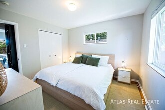 681 S Holly St in Denver, CO - Building Photo - Building Photo