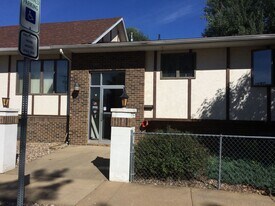 305 Sims St in Dickinson, ND - Building Photo