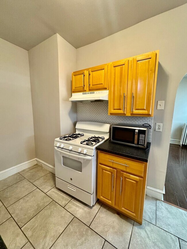 6023 Catharine St in Philadelphia, PA - Building Photo - Building Photo