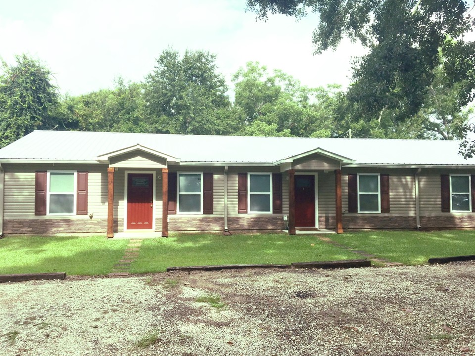 24888 Olive St in Elberta, AL - Building Photo