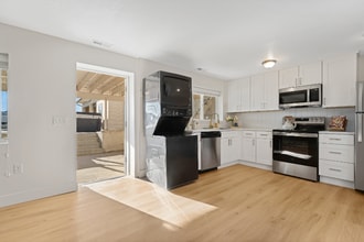 685 N 660 W in West Bountiful, UT - Building Photo - Building Photo