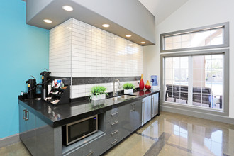 The Quarters Lincoln - Student Living in Lincoln, NE - Building Photo - Interior Photo