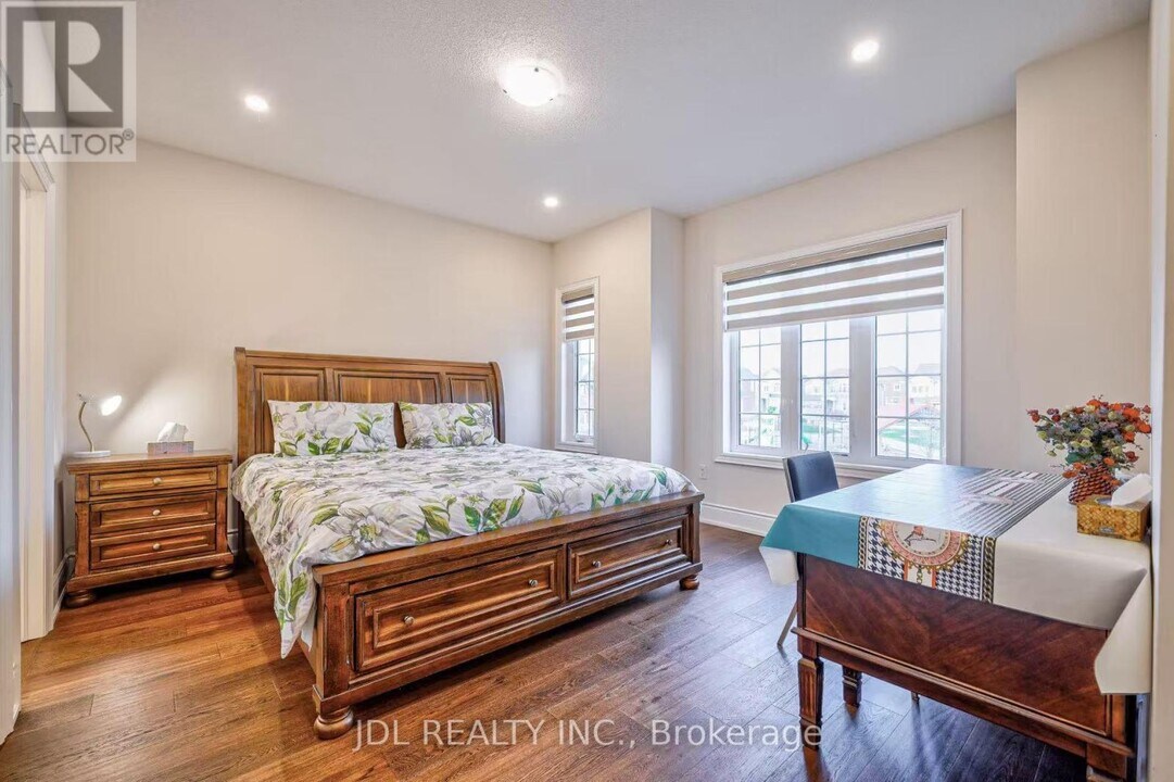 3178 Buttonbush Trl in Oakville, ON - Building Photo
