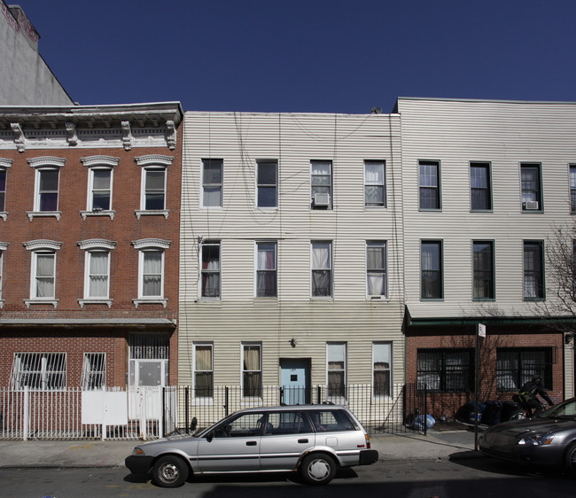 189 Meserole St in Brooklyn, NY - Building Photo - Building Photo