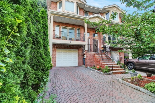 176 Undercliff Ave in Edgewater, NJ - Building Photo - Building Photo