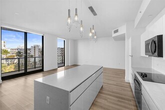 101 Diplomat Pkwy, Unit 0501 in Hallandale Beach, FL - Foto de edificio - Building Photo