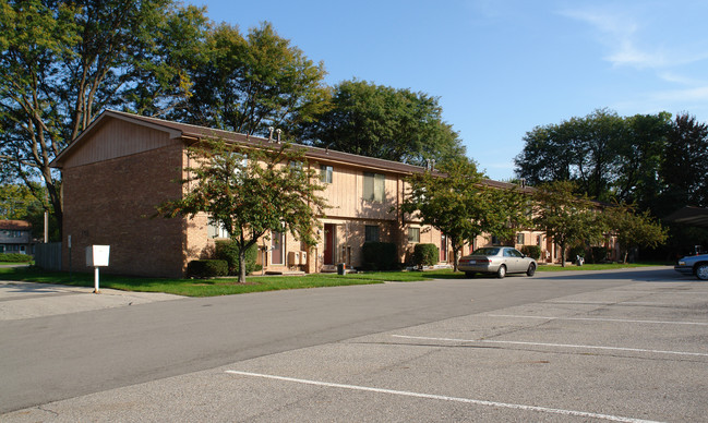 1705 Chief Okemos Cir in Okemos, MI - Foto de edificio - Building Photo