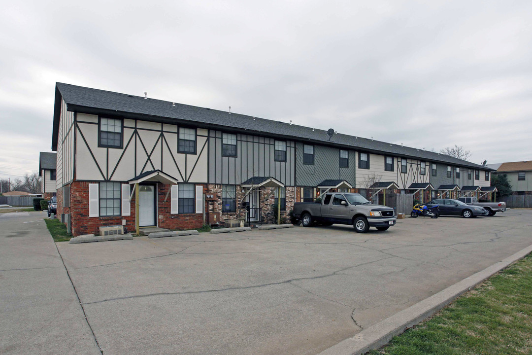 Walnut Place Townhomes in Oklahoma City, OK - Building Photo