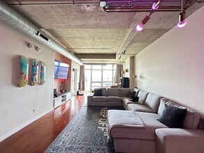 1610 W Fullerton Ave in Chicago, IL - Building Photo - Building Photo
