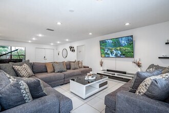 830 SW 14th Ct in Fort Lauderdale, FL - Building Photo - Building Photo