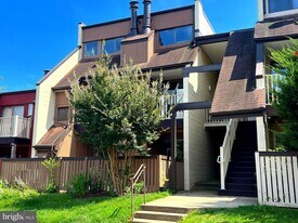 3949 El Soneta Pl, Unit #18 in Alexandria, VA - Building Photo