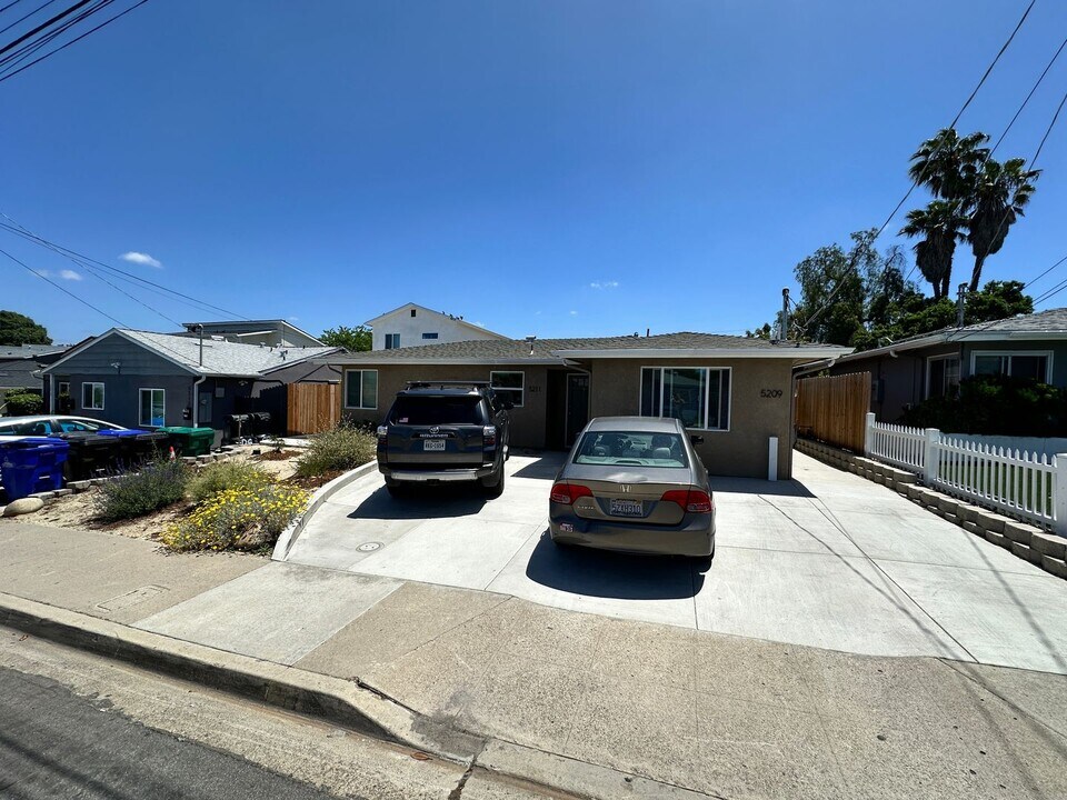 5211 Tipton St in San Diego, CA - Building Photo