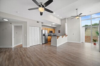 2121 S Kinnickinnic Ave in Milwaukee, WI - Building Photo - Building Photo