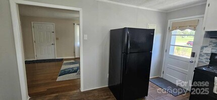 800 St James Church Rd in Newton, NC - Building Photo - Building Photo