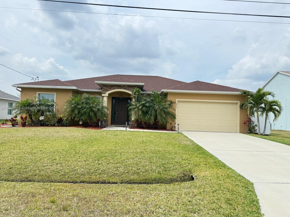 6215 NW W Deville Cir in Port St. Lucie, FL - Building Photo