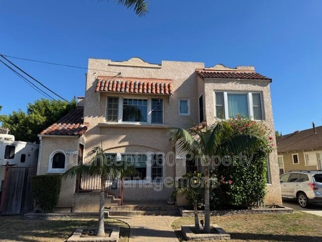 property at 2727 E De Soto St