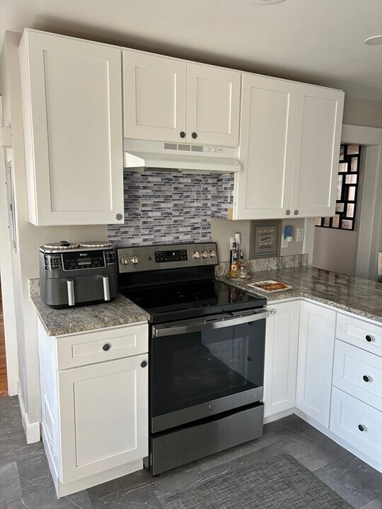55 Collins St in Lynn, MA - Building Photo