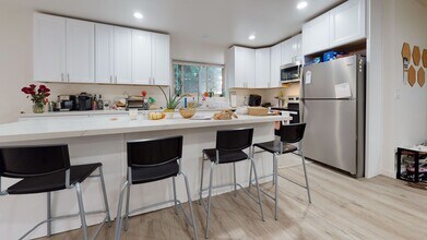 5673 Campanile Way in San Diego, CA - Foto de edificio - Building Photo