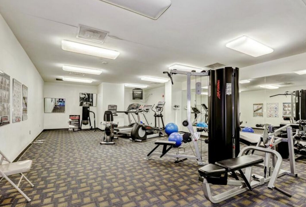 801 Pleasant Dr in Rockville, MD - Building Photo
