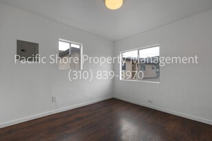 839 Bartlett St in Los Angeles, CA - Building Photo