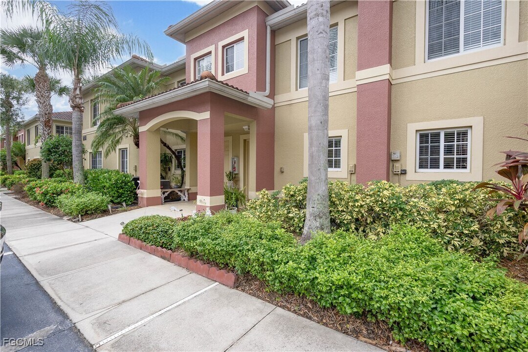 12010 Rock Brook Run in Ft. Myers, FL - Building Photo