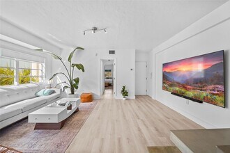 832 15th St in Miami Beach, FL - Building Photo - Building Photo