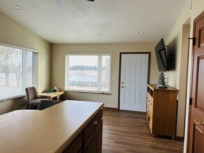 8102 N Scheider Rd in Freeport, IL - Building Photo - Building Photo