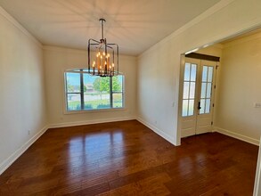 2715 N Floral Ct in Fayetteville, AR - Building Photo - Building Photo