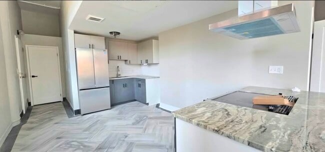 275 Chapel St, Unit 1A in New Haven, CT - Building Photo - Building Photo