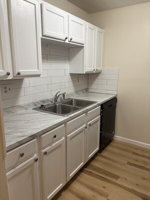 property at 3620 Verde Dr