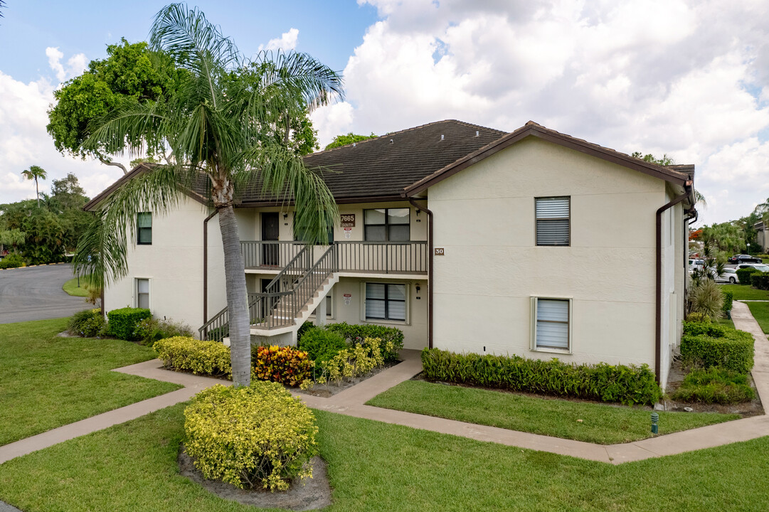 Lucerne Pointe Seven Condominiums in Lake Worth, FL - Building Photo