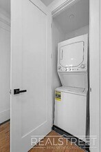 Modern Williamsburg Apartment w/ W/D, Central A/C & Shared Roof Deck, Unit 2A in Brooklyn, NY - Foto de edificio - Building Photo