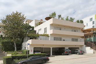 Los Leones Apartments in Los Angeles, CA - Building Photo - Building Photo