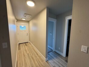 104 Donald Trump Ln in Roseburg, OR - Building Photo - Building Photo